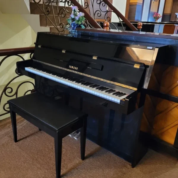 Piano Yamaha MC-101