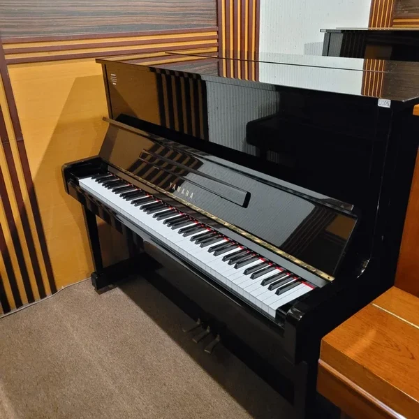 Piano Yamaha U10-BL