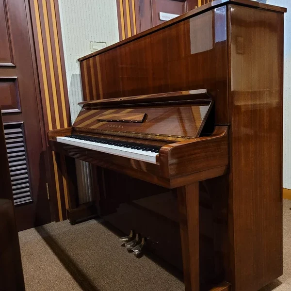 Piano Yamaha U5-E