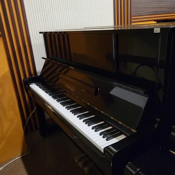 Piano Yamaha UX-1