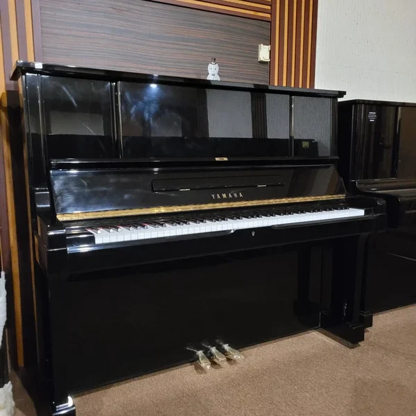 Piano Yamaha UX-3
