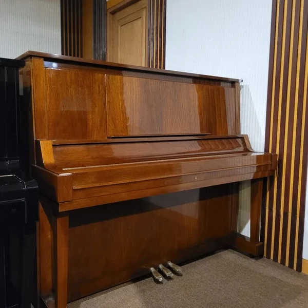 Piano Yamaha W102B
